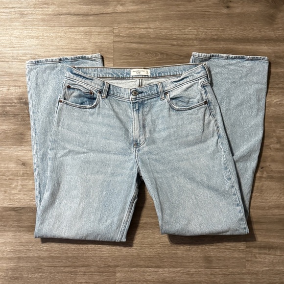 Abercrombie & Fitch Denim - Abercrombie & Fitch The Baggy Low Rise Jeans